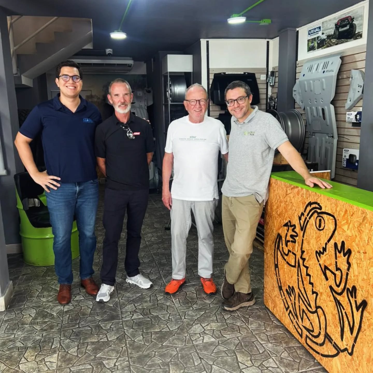 Hoy tuvimos el honor de recibir en nuestras instalaciones a Julian Gill, CEO de @eibach_world, y a Wilfried Eibach, Chairman de Eibach.

Esta visita no solo refuerza nuestra estrecha relación comercial, sino que también valida el compromiso que tenemos en Iguana 4x4 de ofrecer solo productos de la más alta calidad mundial. Seguimos trabajando para llevar la suspensión y el desempeño de tu camioneta al siguiente nivel de la mano de los expertos globales.

¡Gracias por creer en nuestra visión! 🛠️💪

#Iguana4x4 #eibach #eibachsuspension