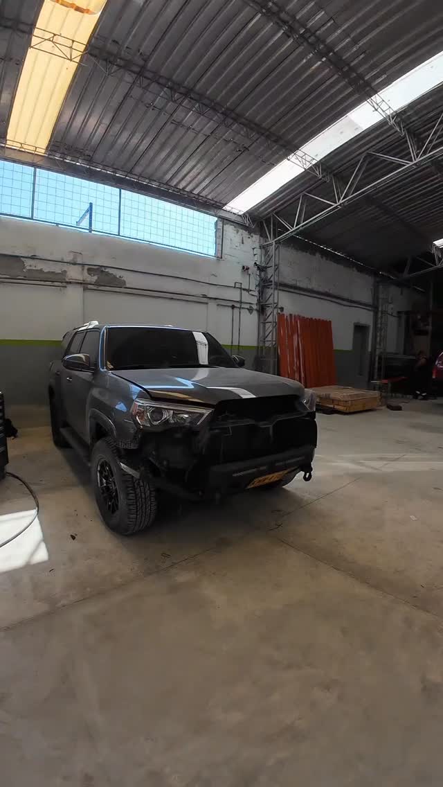 ¿Alguna vez te has preguntado qué pasa realmente detrás de cámaras? 👀 Hoy nos infiltramos un minuto #EnElTaller con @Wiki_4x4. Comenta RAPTOR si quieres ver el resultado final.
📍 Cll 76 # 46 -25 
📱 317 5022809
🌐 iguana4x4.com