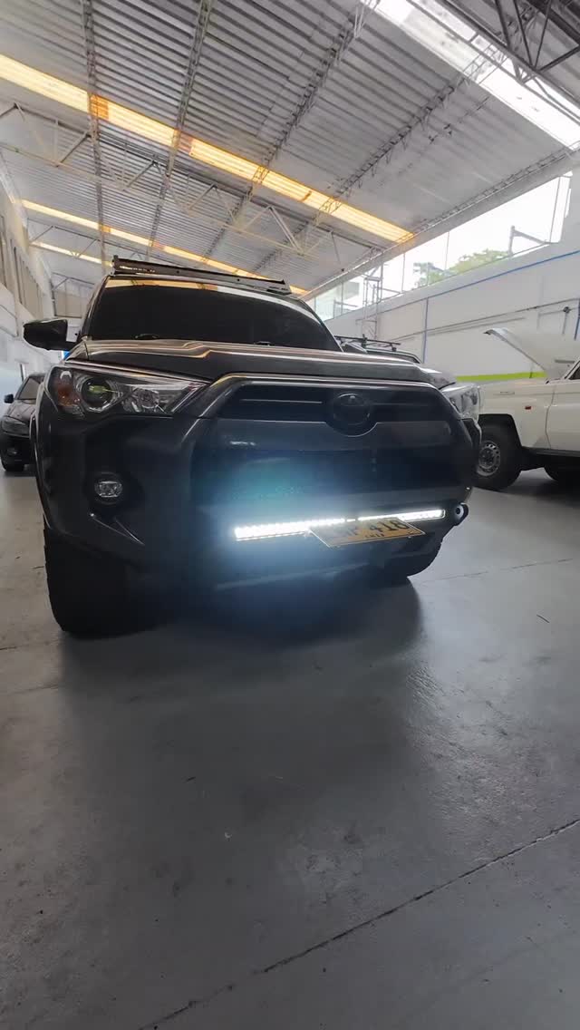 Estilo, protección y cero excusas para quedarse pegado. ⚡💪 Esta 4Runner salió de Iguana 4x4 lista para lo que sea:

⚡ Defensa híbrida para el mejor ángulo de ataque.
🛡️ Pecheras RIVAL para blindar los bajos.
🛟 Winche listo para el rescate.
🎒 Parrilla de techo para llevar toda la aventura.

#Toyota4Runner #Iguana4x4 #Rival4x4 #ComeupWinch #OffRoadColombia