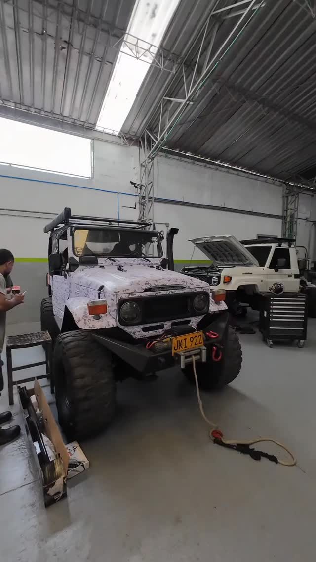 Dejando a punto este FJ40 en Iguana 4x4. Porque para seguir llegando donde otros no pueden, hay que estar al 100%.

📍 Cll 76 # 46 -25 
📱 317 5022809
🌐 iguana4x4.com

#ToyotaFJ40 #4x4 #Mantenimiento #Iguana4x4 #classictoyota