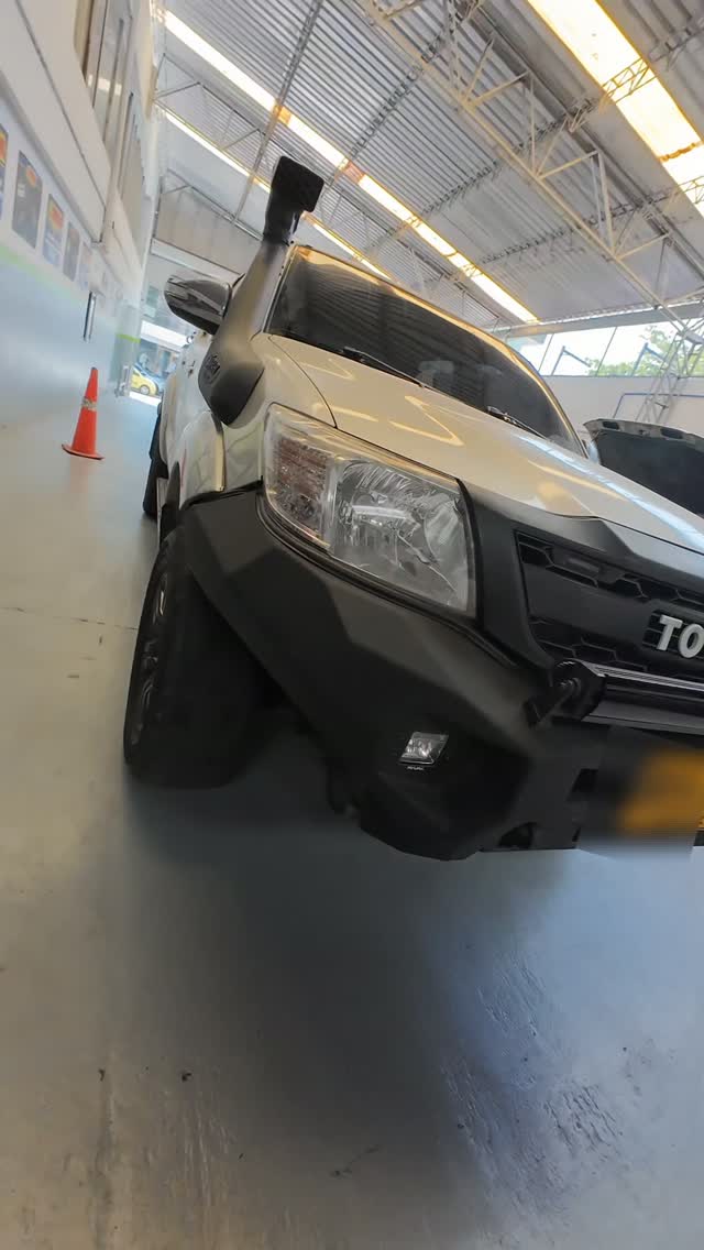 ¡Máxima protección y estilo! 💥🛠️

Equipamos esta Toyota Hilux GR con defensas delantera y trasera RIVAL y cubos LED RIVAL con barra LED Rough Country en Iguana 4x4. 

📍 Encuéntralas disponibles en Iguana 4x4.

#ToyotaHilux #HiluxGR #Rival4x4 #Iguana4x4 #OffRoad 4x4Colombia