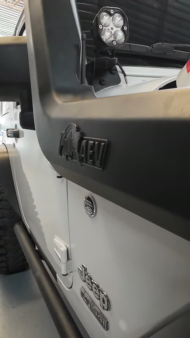 Hoy le montamos este impecable snorkel AEV a un Jeep Wrangler Rubicon. Diseñado para máxima protección del motor, mejor flujo de aire y ese look imponente que todo 4x4 merece. 🛠️💨

📍 Visitanos en Iguana 4x4 (Cll 76 # 46 -25, Barranquilla) o escríbenos al DM para cotizar la instalación para tu vehículo.

#JeepWrangler #AEV #Iguana4x4 #4x4Colombia #OffRoadColombia