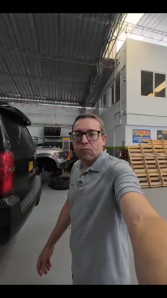 Hacemos un walkaround rápido para mostrarte como es un dia en  Iguana 4x4:
​🚗 Chevrolet Tahoe ➡ Upgrade con amortiguadores Eibach.
🛻 Land Cruiser 79 ➡ Nuevo tiro X-Bar montado.

​Escríbenos al DM para cotizar tu proyecto. 📲✨

📍 Cll 76 # 46 -25 
📱 317 5022809
🌐 iguana4x4.com 

#Iguana4x4 #Tahoe #eibach #landcruiser79 #xbar