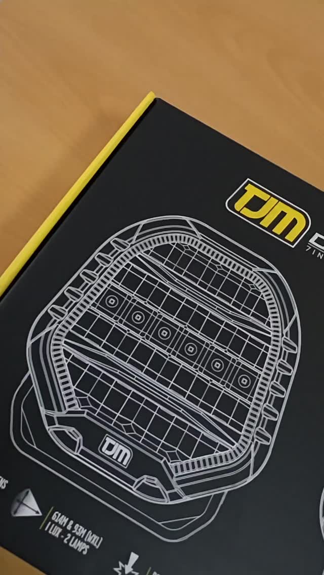 ¡Unboxing de lo nuevo de TJM! 📦🔥

Las nuevas luces de conducción TJM. Diseño premium, resistencia extrema y una potencia brutal para convertir la noche en día en tus próximas rutas. ⚡🛡️

¿Qué tal se le verían a tu 4x4? ¡Te leemos en los comentarios! 👇

#TJM  #DrivingLights #iguana4x4 #OffRoadColombia #Equipamiento4x4