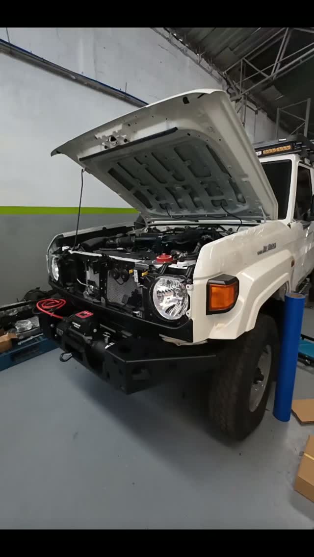 Resultado semifinal, instalación de winche COMEUP SOLO en la Land Cruiser 79. Ahora solo falta la defensa ARB

 #LandCruiser79  #ComeUpWinch #OffRoadColombia #iguana4x4